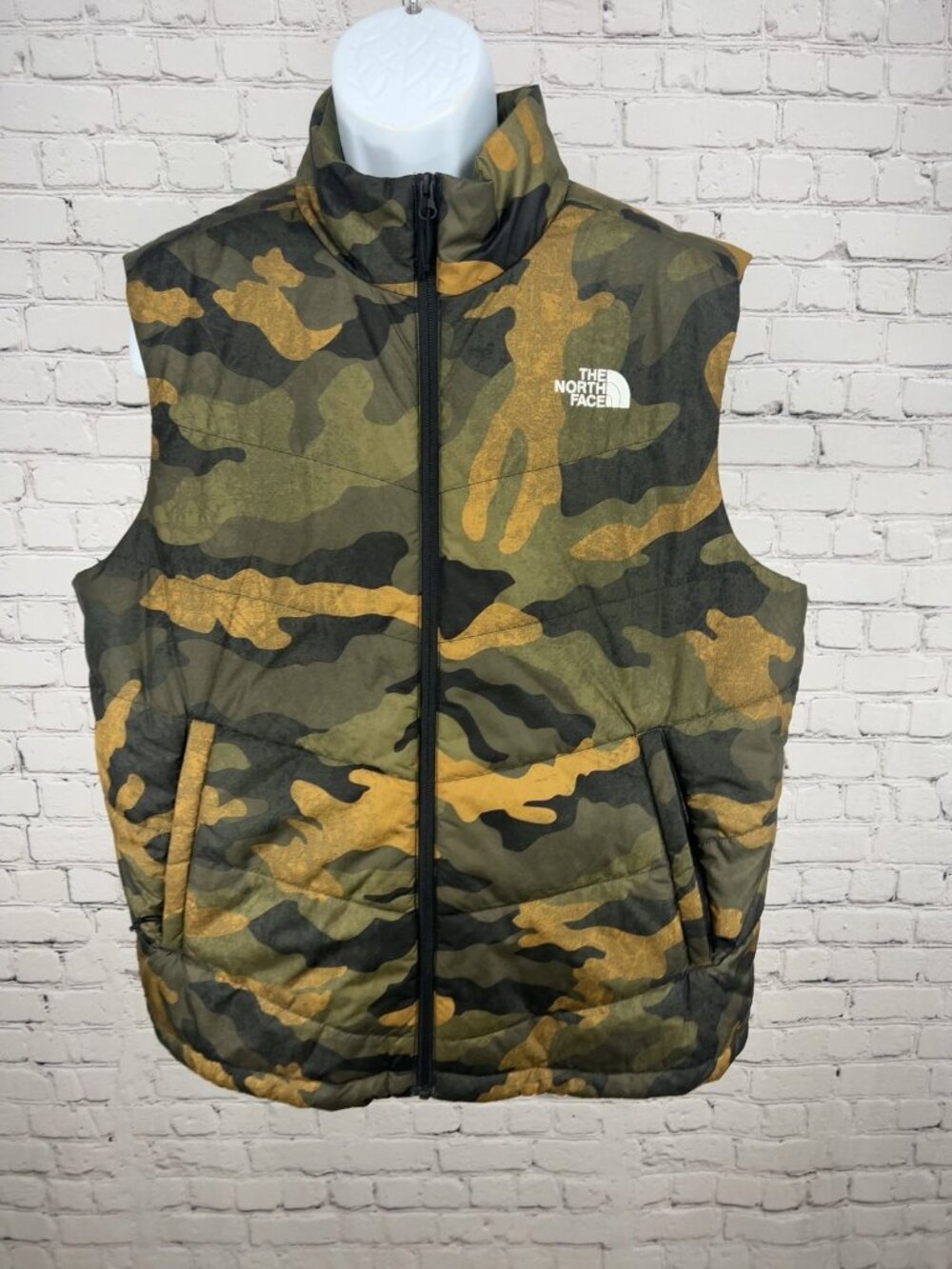 The North Face Green Camo Full Zip Puffer Vest Men's XL